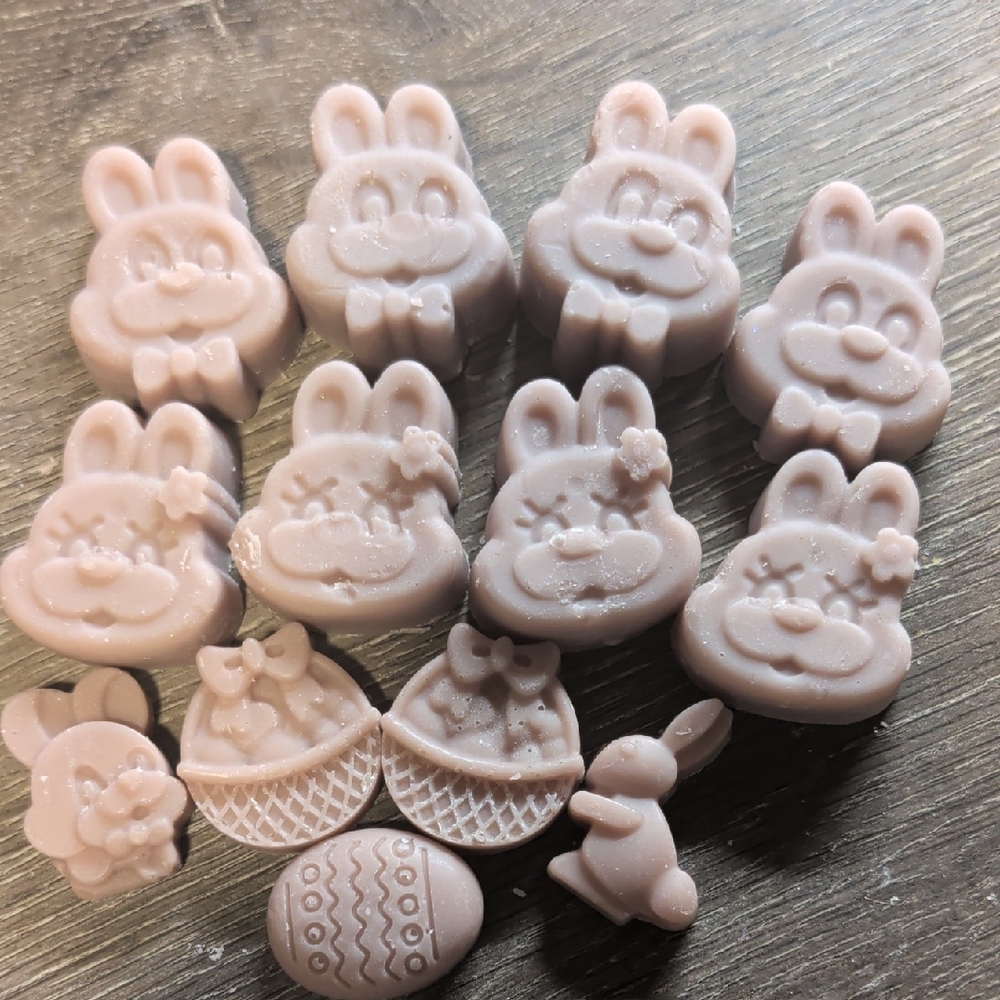 Bundle Bahamas BBW Easter Beeswax/ Soy Wax Tarts With 5 Warming Trays For Warmer